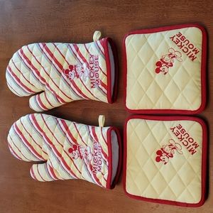 Disney oven mitts and hot pads